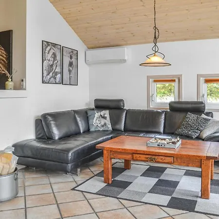 Cozy Home In Blavand With Sauna Nyaraló