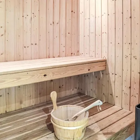 Cozy Home In Blavand With Sauna Nyaraló
